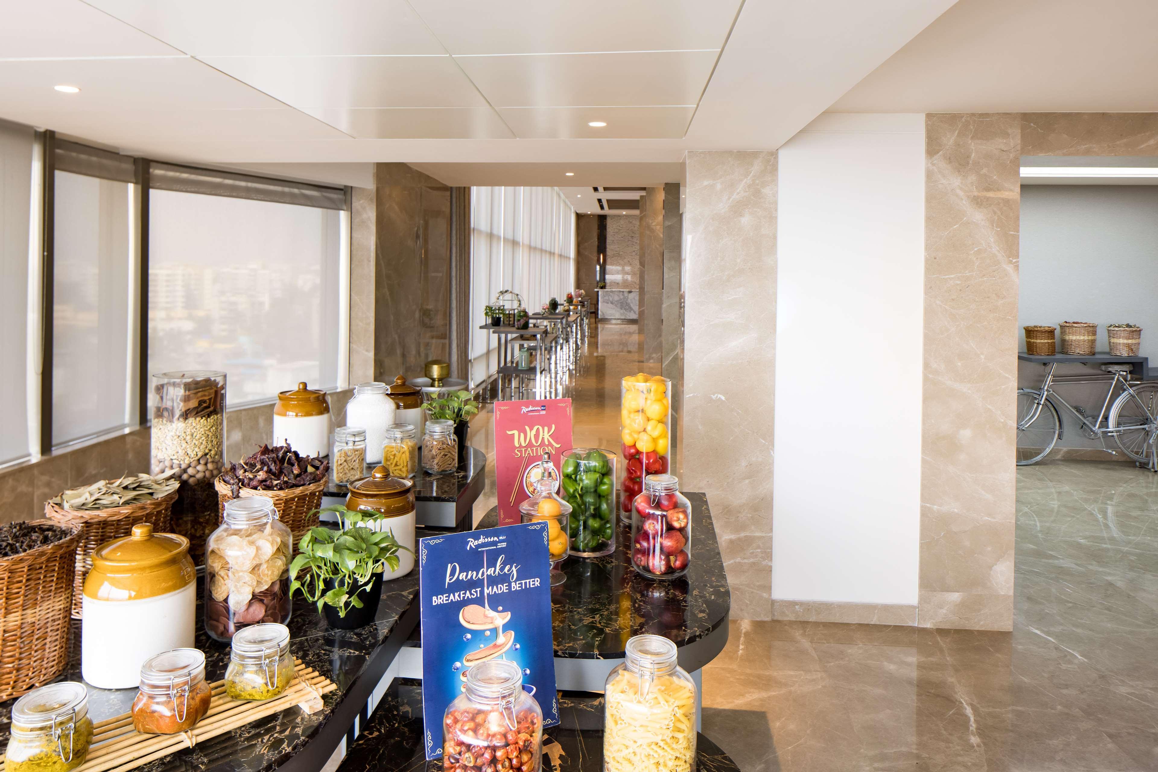 Radisson Blu Mumbai International Airport酒店 外观 照片 The kitchen of the ship