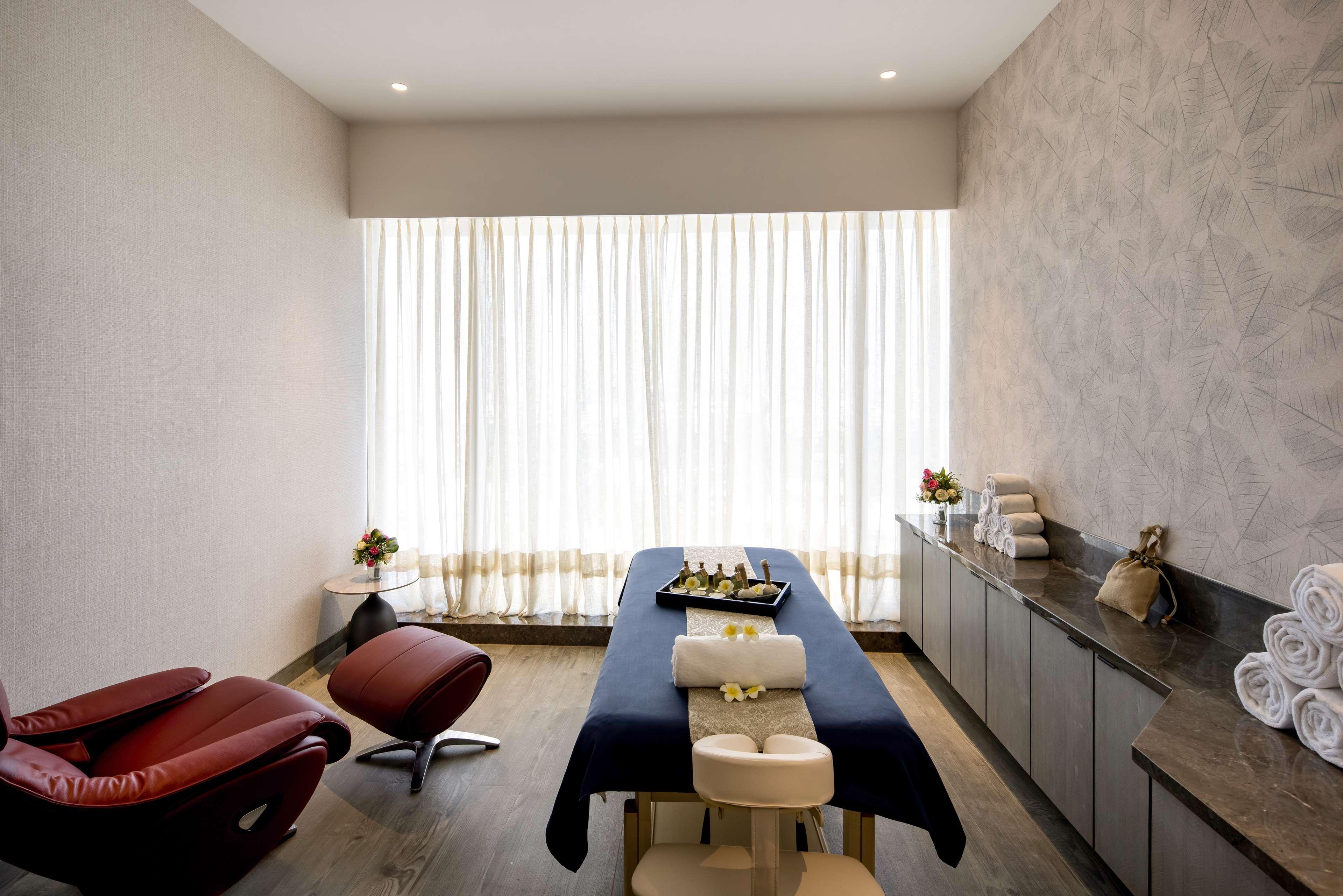 Radisson Blu Mumbai International Airport酒店 外观 照片 A treatment room at the spa